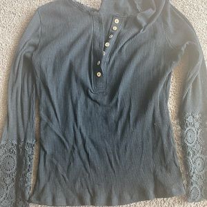 Women’s long sleeve shirt